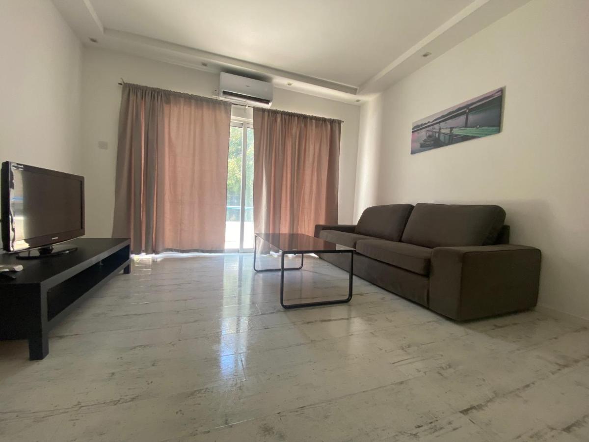 1-Bedroom Duplex 100M By The Sea Limassol Luaran gambar